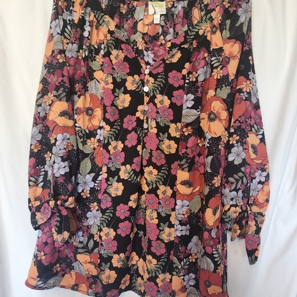 Fig and Flower Blouse 2x - Picture 2 of 6